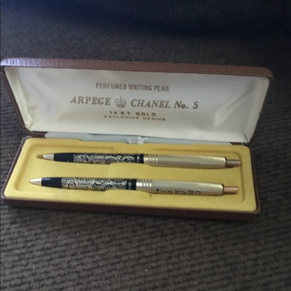 Chanel no.5 14 kit gold pens old but look new